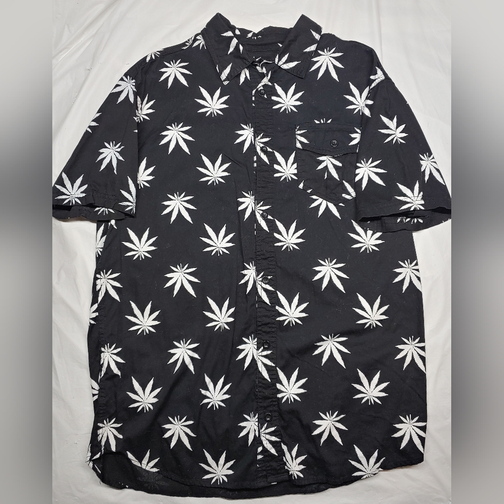Bleecker And Mercer XL Black and White Leaf Print Men's Collared Button Shirt